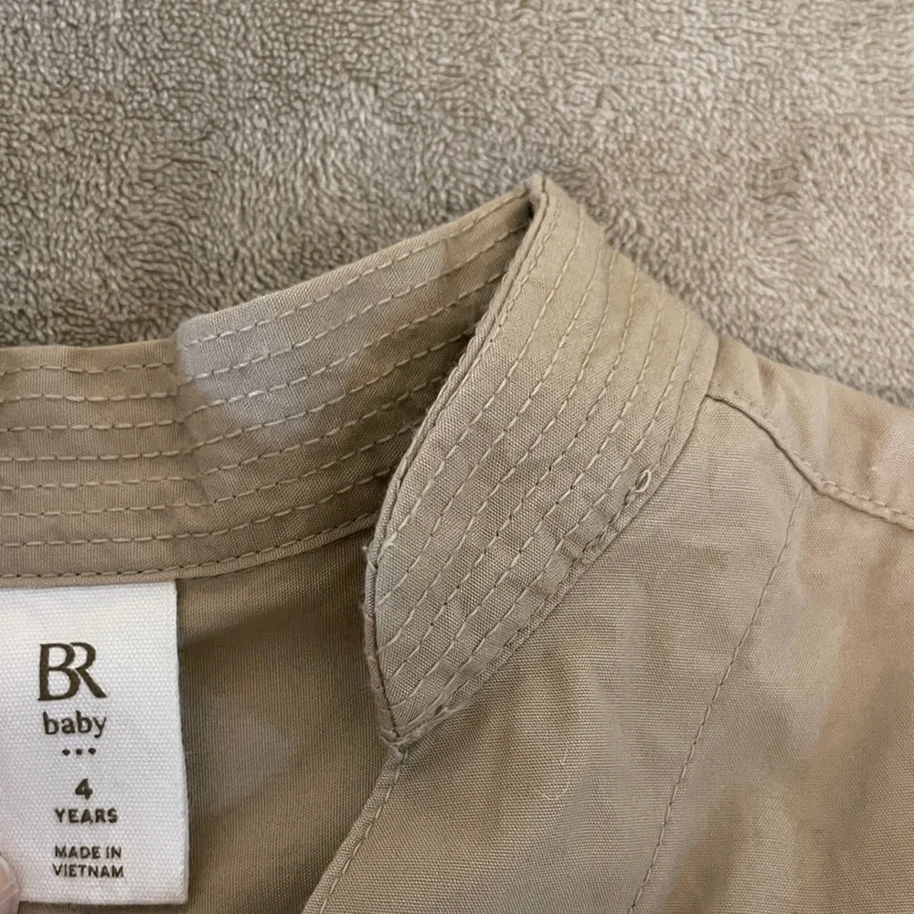 Banana Republic Baby 4T Beige Button-Up Shirt and Green Shorts Set - Picture 3 of 7